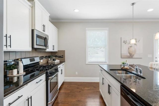 6734 Birch Bark Way, Flowery Branch, GA 30542