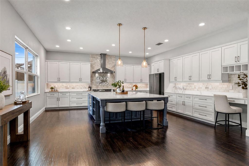 Image 13 of property listing at 3709 W DALE AVENUE, Tampa, FL 33609