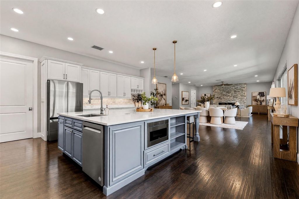 Image 16 of property listing at 3709 W DALE AVENUE, Tampa, FL 33609