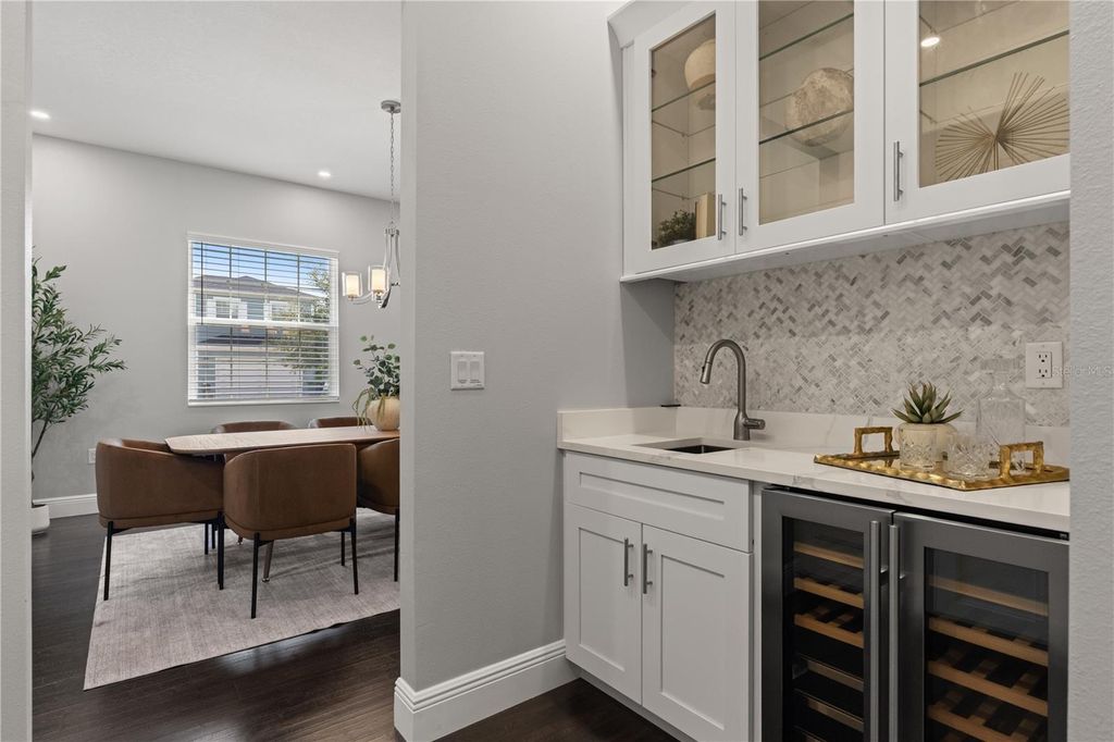 Image 20 of property listing at 3709 W DALE AVENUE, Tampa, FL 33609