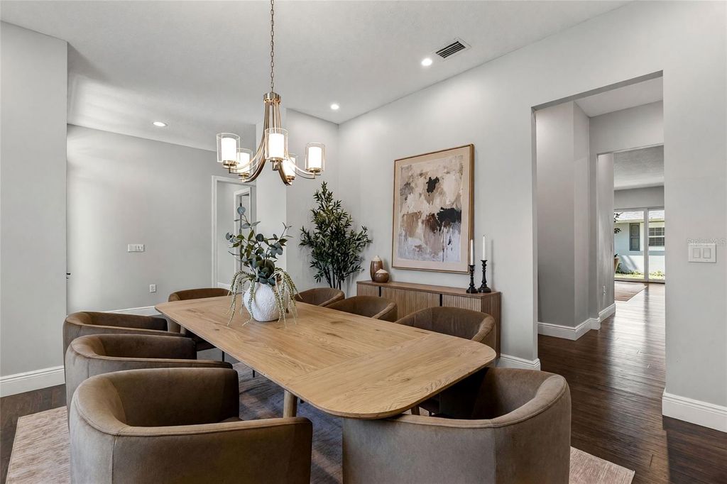 Image 22 of property listing at 3709 W DALE AVENUE, Tampa, FL 33609
