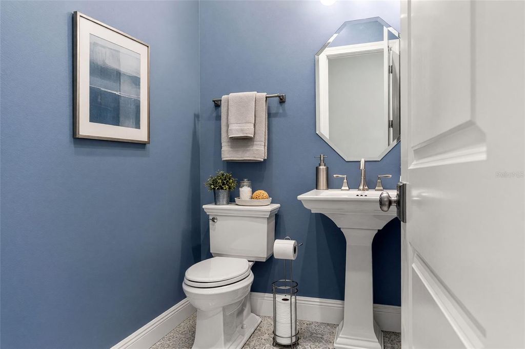 Image 26 of property listing at 3709 W DALE AVENUE, Tampa, FL 33609