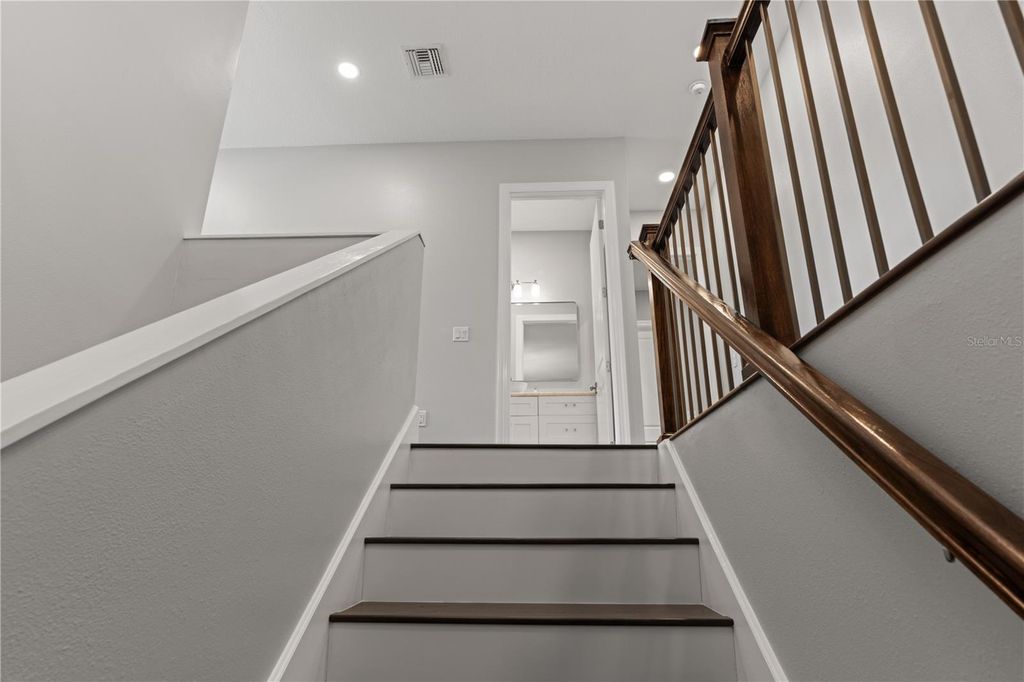 Image 31 of property listing at 3709 W DALE AVENUE, Tampa, FL 33609