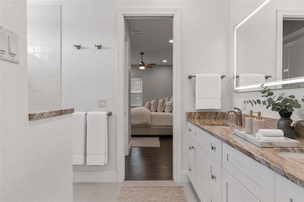Image 39 of property listing at 3709 W DALE AVENUE, Tampa, FL 33609
