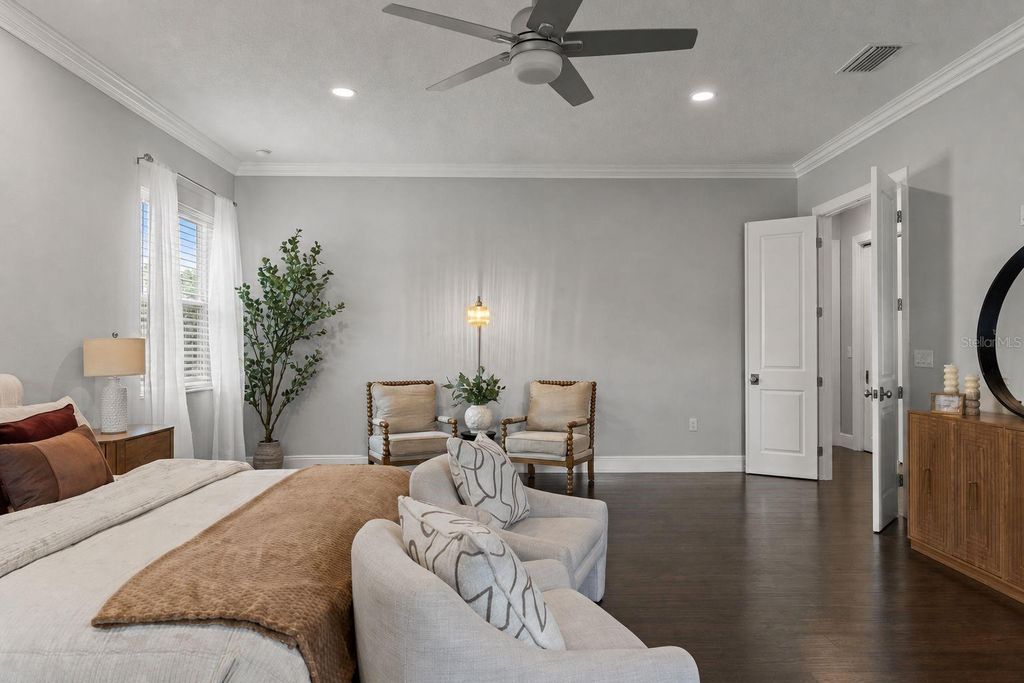 Image 44 of property listing at 3709 W DALE AVENUE, Tampa, FL 33609