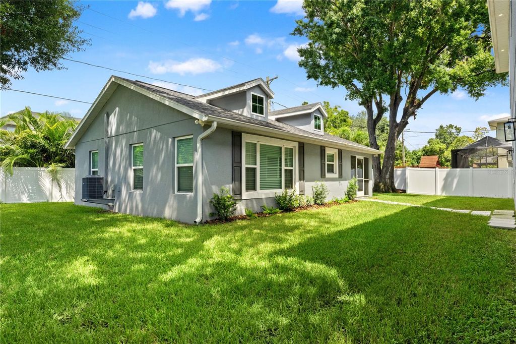 Image 54 of property listing at 3709 W DALE AVENUE, Tampa, FL 33609