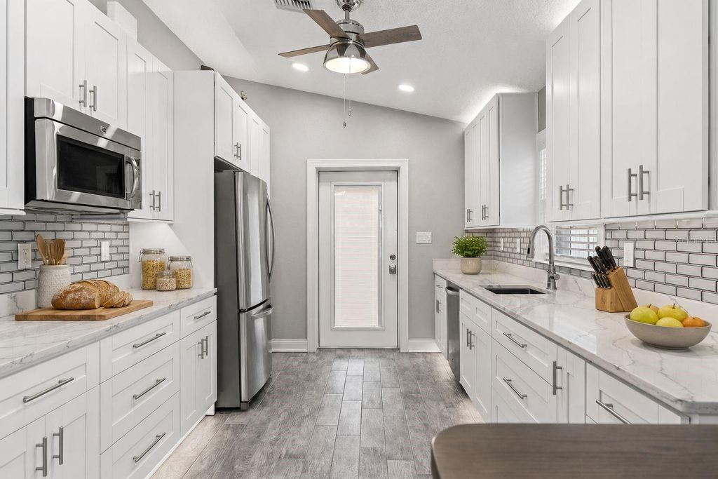 Image 59 of property listing at 3709 W DALE AVENUE, Tampa, FL 33609