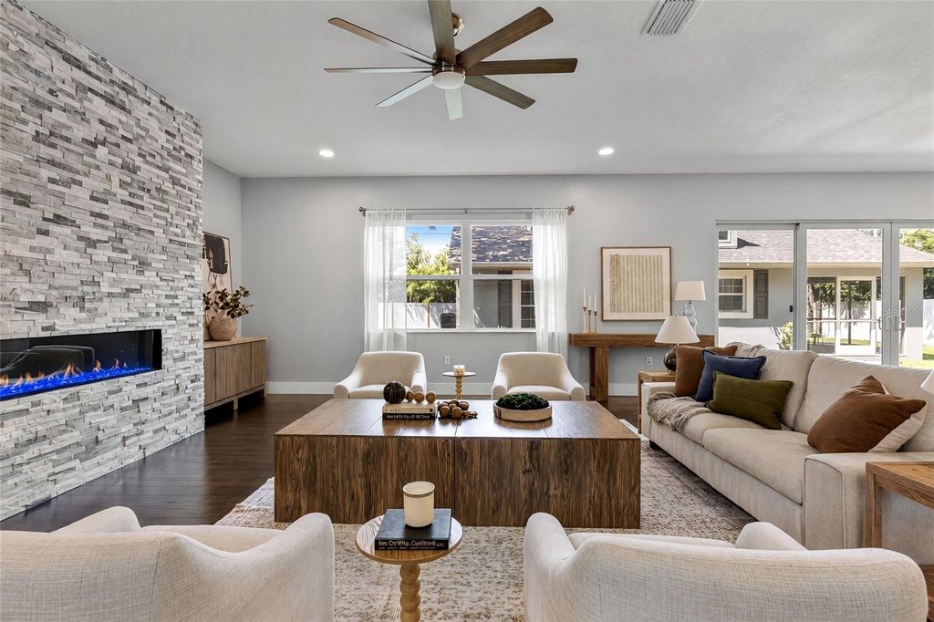 Image 7 of property listing at 3709 W DALE AVENUE, Tampa, FL 33609