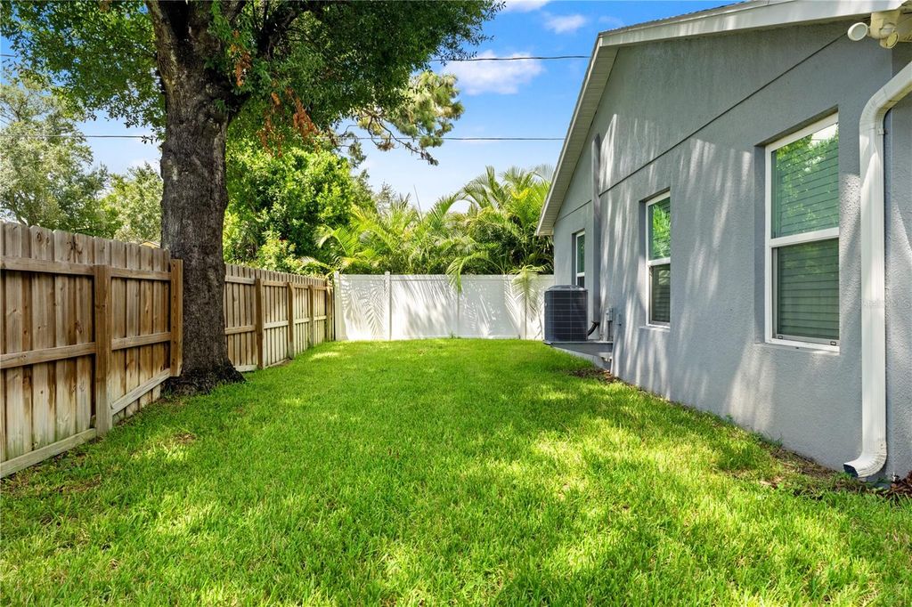 Image 66 of property listing at 3709 W DALE AVENUE, Tampa, FL 33609