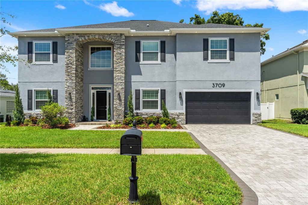 Image 71 of property listing at 3709 W DALE AVENUE, Tampa, FL 33609
