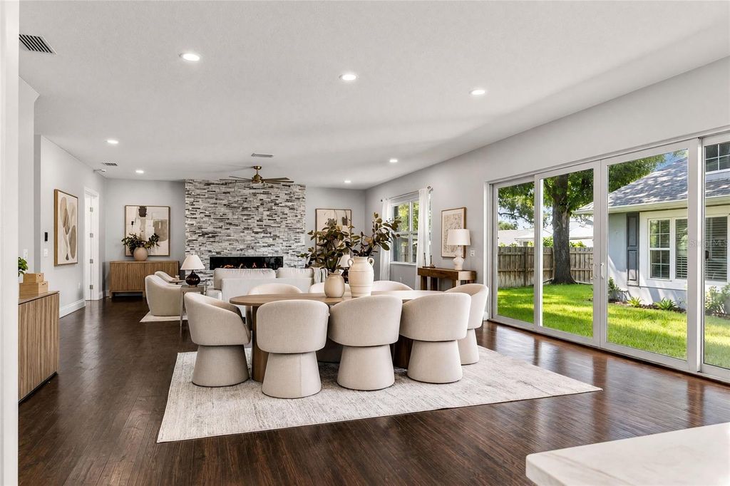 Image 10 of property listing at 3709 W DALE AVENUE, Tampa, FL 33609