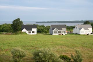 35 Bunker Hill Crossing, Portsmouth, RI 02871