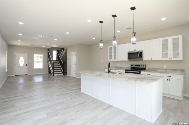 650 Canyon Circle, Canyon Lake, TX 78133