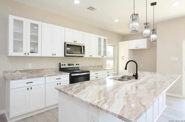 650 Canyon Circle, Canyon Lake, TX 78133