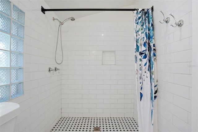 725 8TH STREET N, St Petersburg, FL 33701