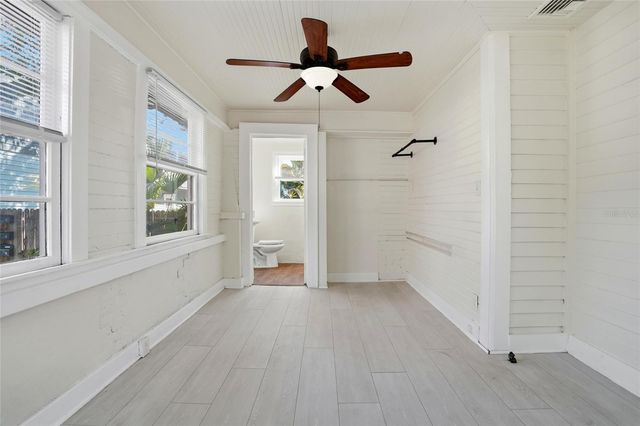 725 8TH STREET N, St Petersburg, FL 33701