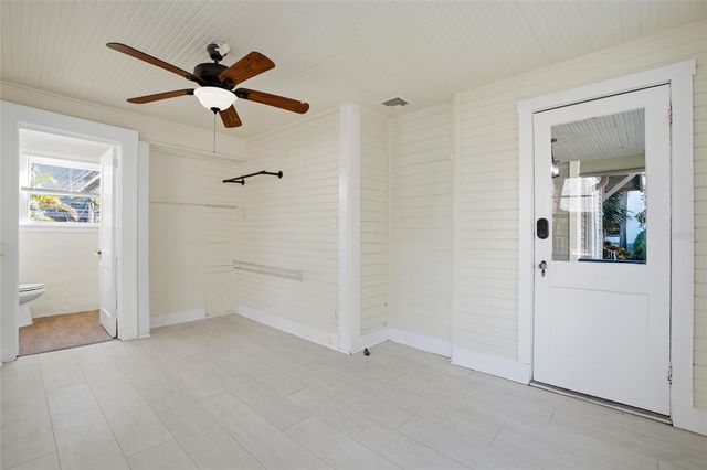 725 8TH STREET N, St Petersburg, FL 33701