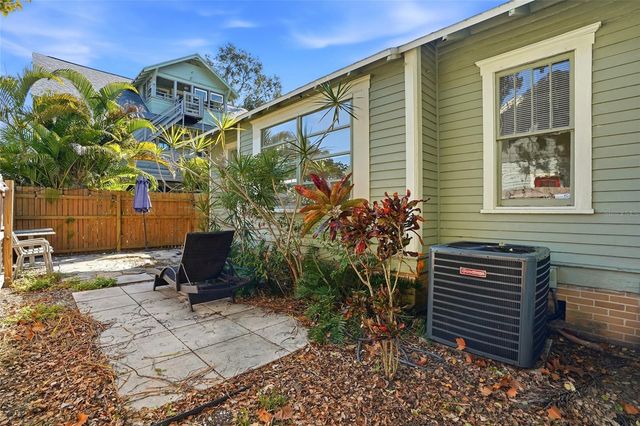 725 8TH STREET N, St Petersburg, FL 33701