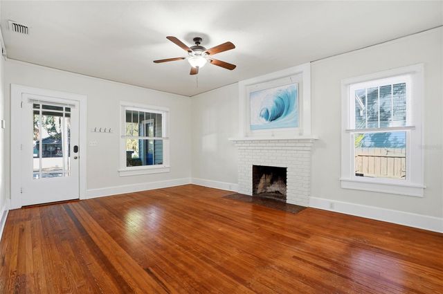 725 8TH STREET N, St Petersburg, FL 33701