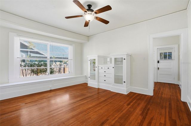 725 8TH STREET N, St Petersburg, FL 33701