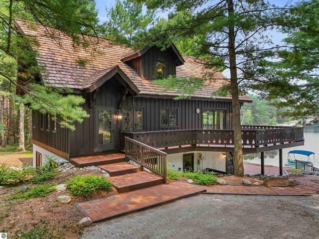 374 Island View Drive, Traverse City, MI 49696