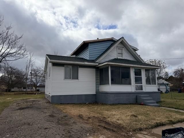 1206 E Home Avenue, Flint, MI 48505