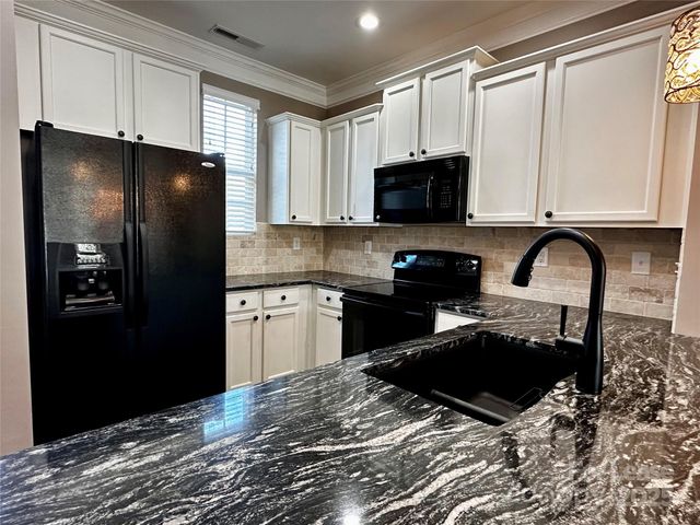 15808 Sharon Dale Drive, Davidson, NC 28036