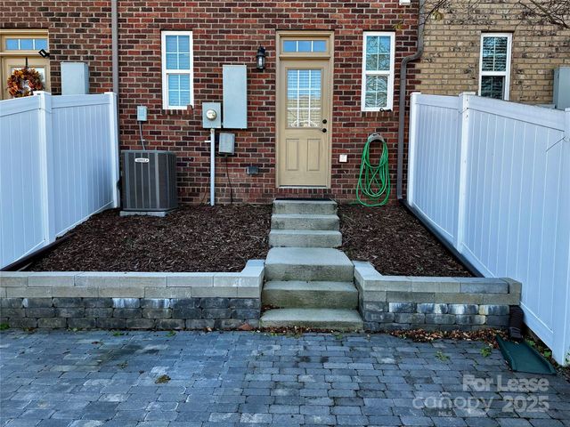 15808 Sharon Dale Drive, Davidson, NC 28036