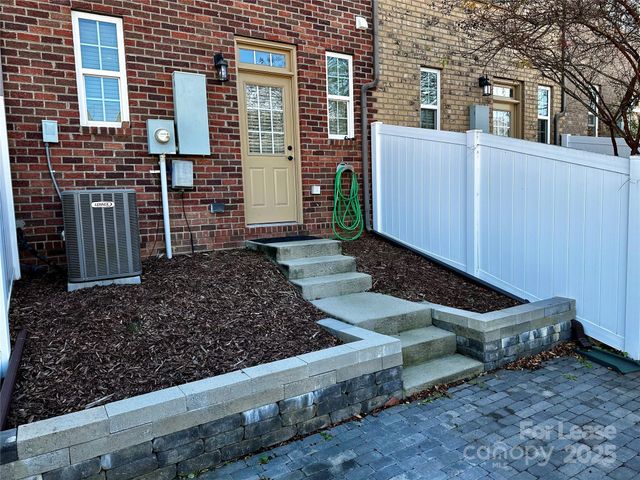 15808 Sharon Dale Drive, Davidson, NC 28036