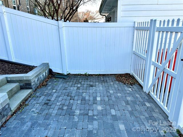 15808 Sharon Dale Drive, Davidson, NC 28036