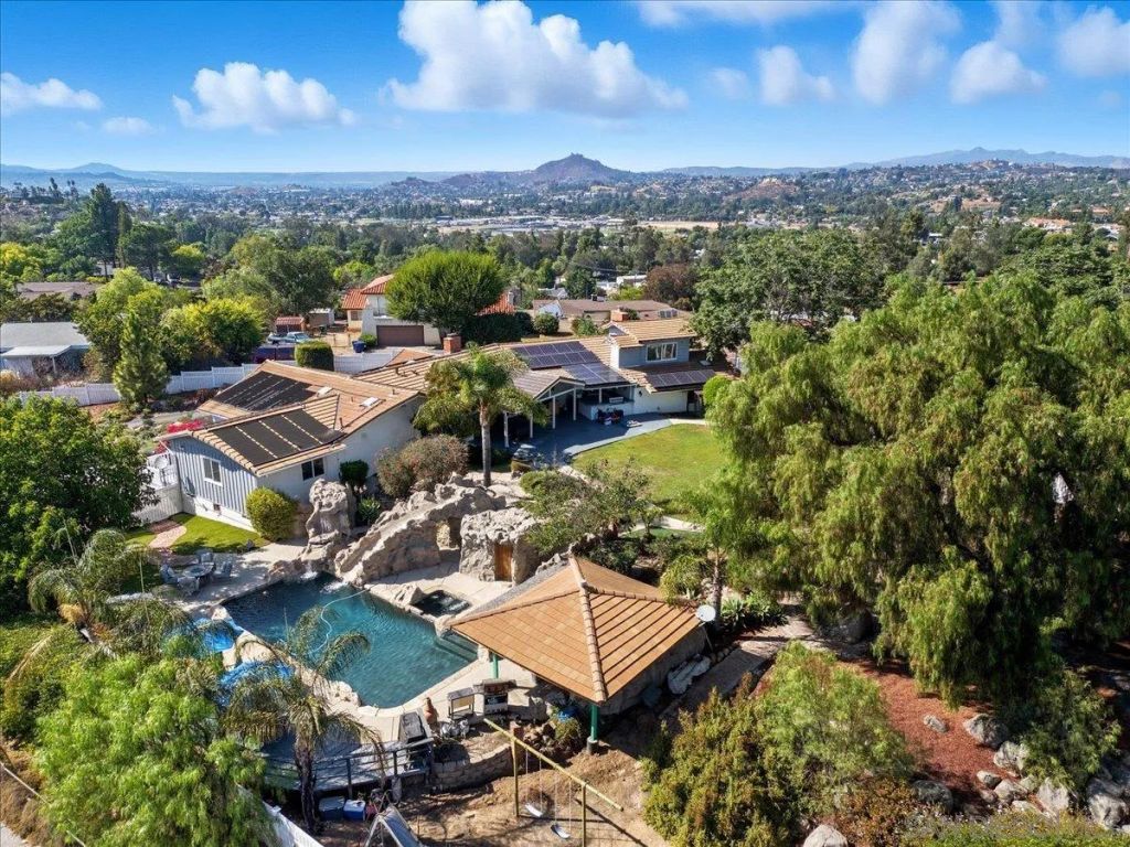 2162 Shire Dr, El Cajon, CA 92019