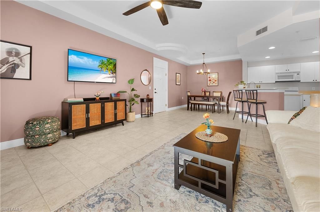 Image 10 of property listing at 1524 SW 50th ST 204, Cape Coral, FL 33914
