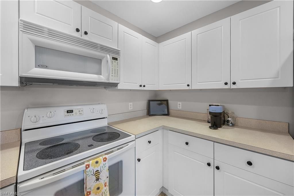 Image 16 of property listing at 1524 SW 50th ST 204, Cape Coral, FL 33914