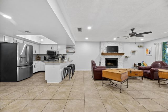 3909 APPLEGATE CIRCLE, Brandon, FL 33511