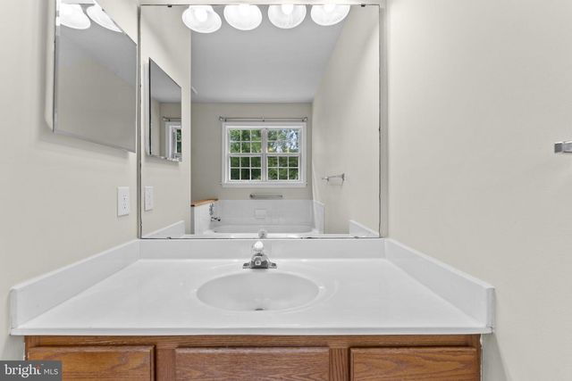 8644 SANDERLING DR, Manassas, VA 20110