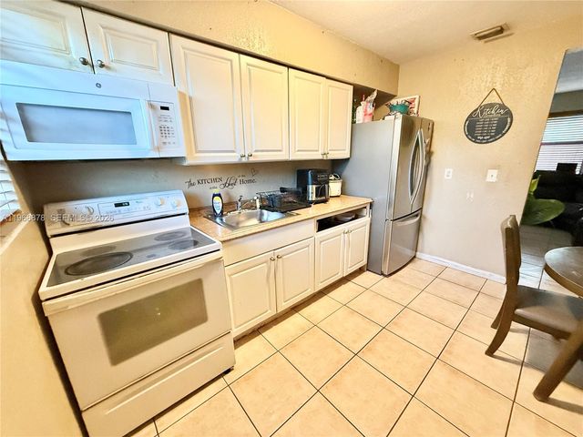 2306 Simms St, Hollywood, FL 33020