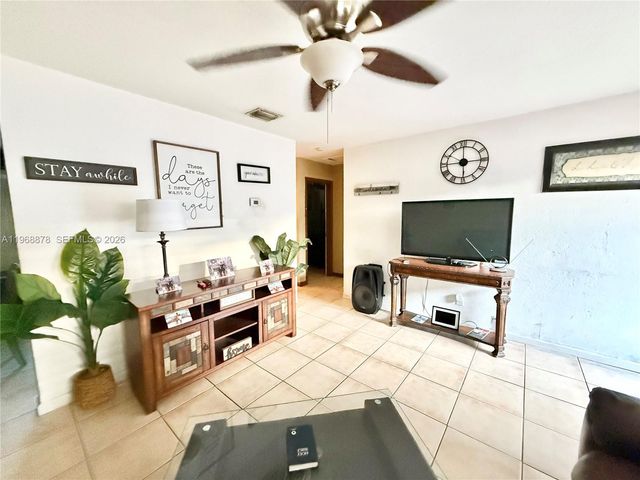 2306 Simms St, Hollywood, FL 33020