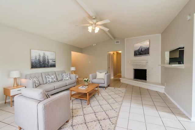 9819 Kiwi Lane, Conroe, TX 77385