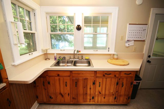 133 N Elizabeth Street, Bellevue, MI 49021