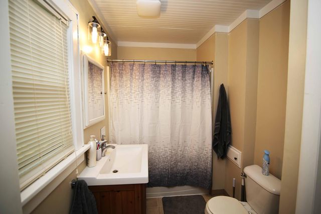 133 N Elizabeth Street, Bellevue, MI 49021