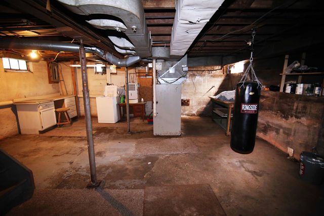 133 N Elizabeth Street, Bellevue, MI 49021