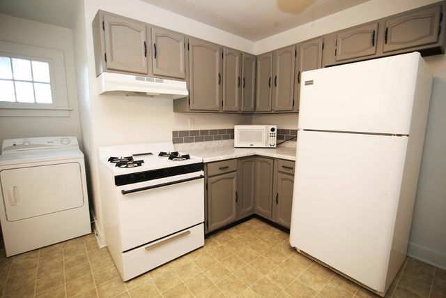 133 N Elizabeth Street, Bellevue, MI 49021