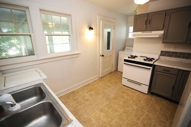 133 N Elizabeth Street, Bellevue, MI 49021