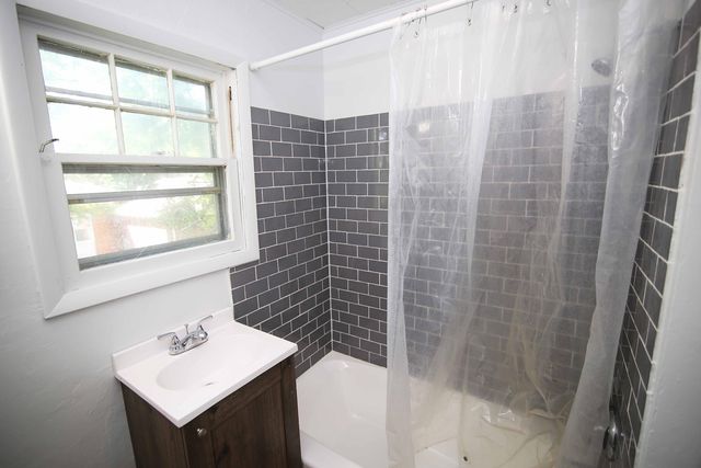 133 N Elizabeth Street, Bellevue, MI 49021