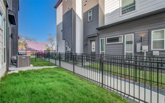 3032 Lamar Street, Houston, TX 77003