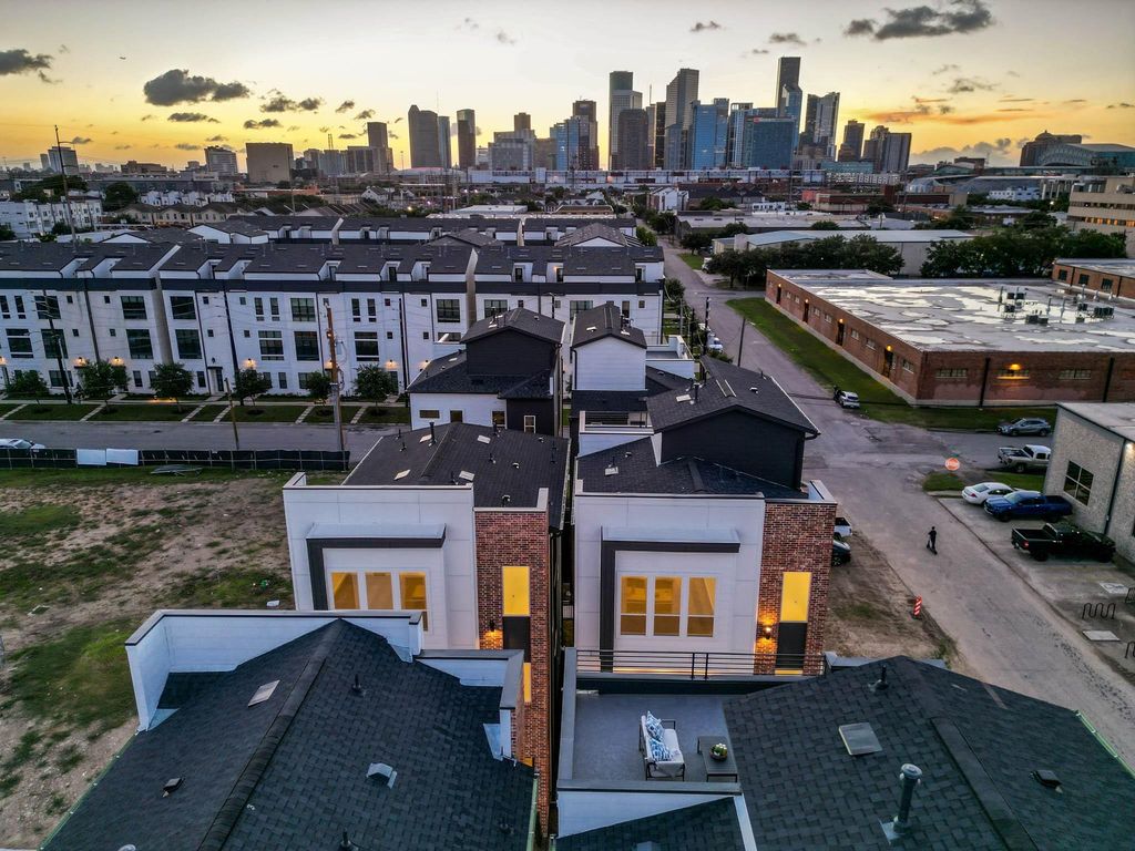 3032 Lamar Street, Houston, TX 77003