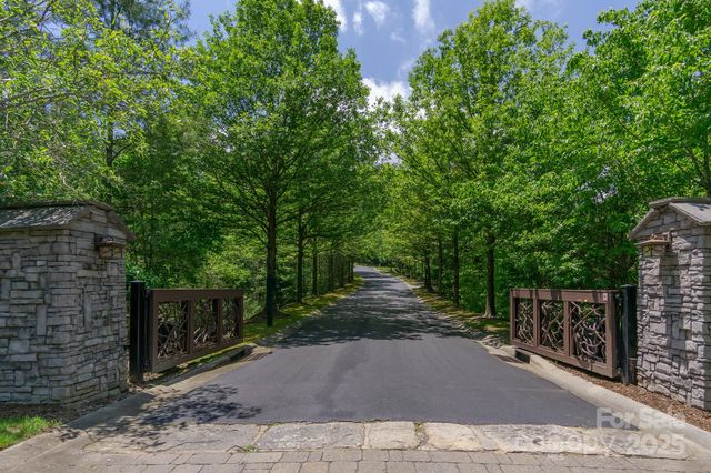 99999 Mills River Way 108, Horse Shoe, NC 28742