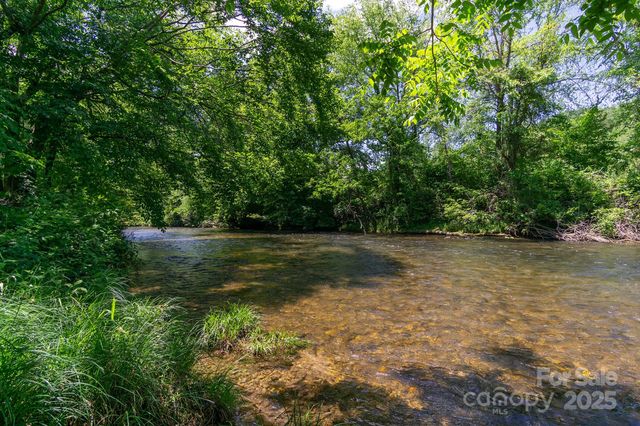 99999 Mills River Way 108, Horse Shoe, NC 28742