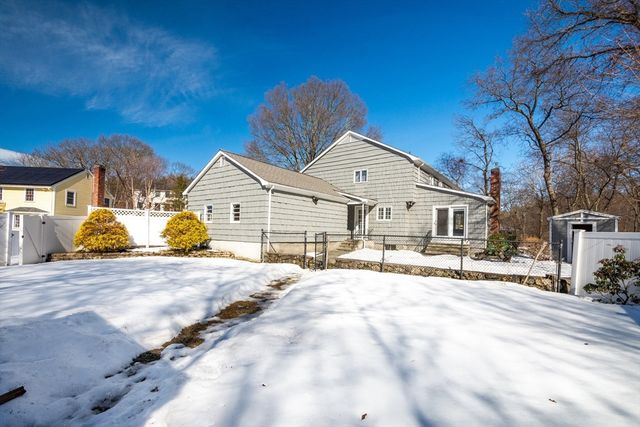 35 Hollywood Rd, Winchester, MA 01890