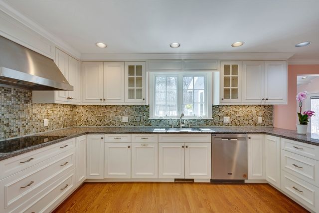 35 Hollywood Rd, Winchester, MA 01890